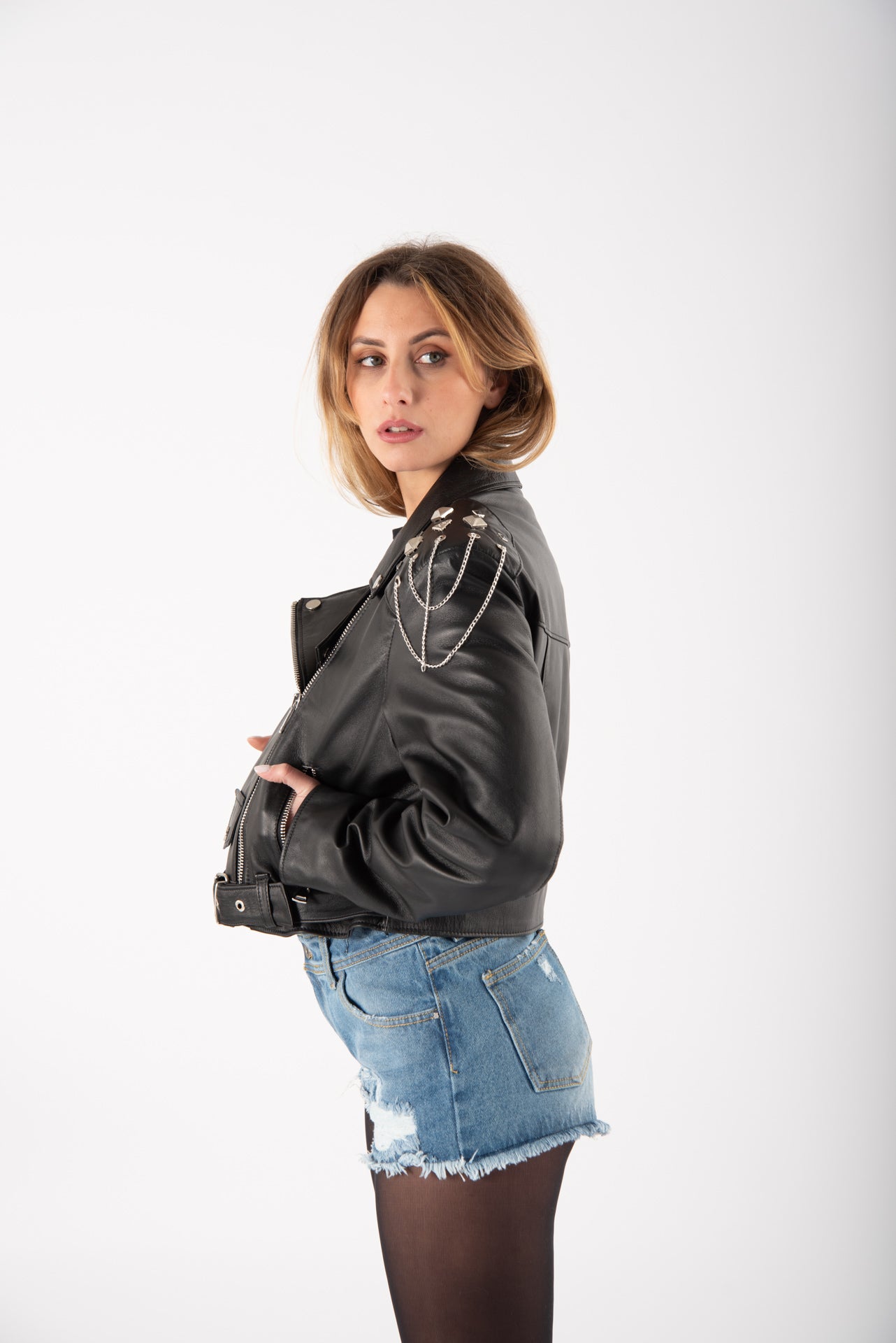 CHIODO IN PELLE CON BORCHIE