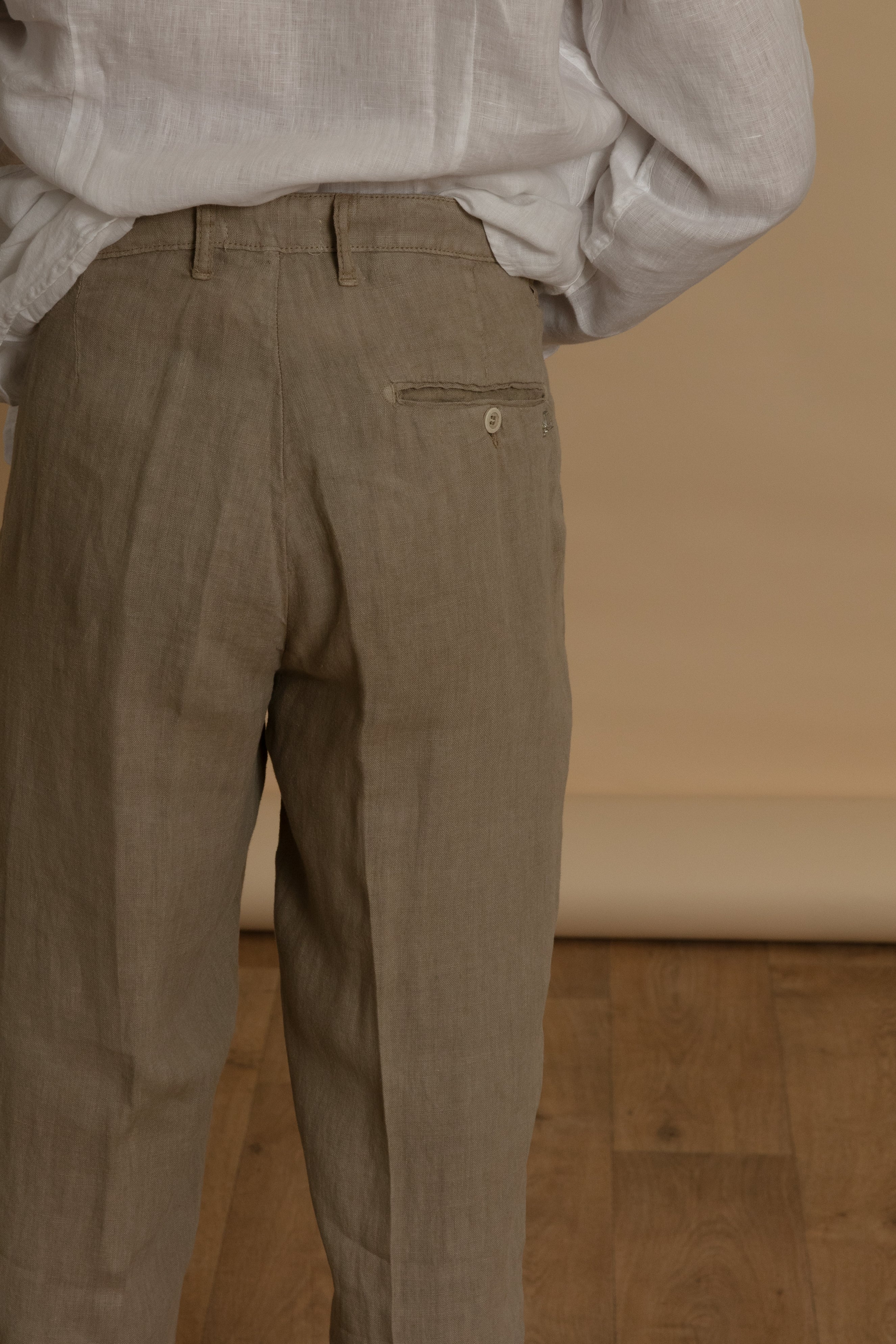 Pantalone doppio petto pence lino fango