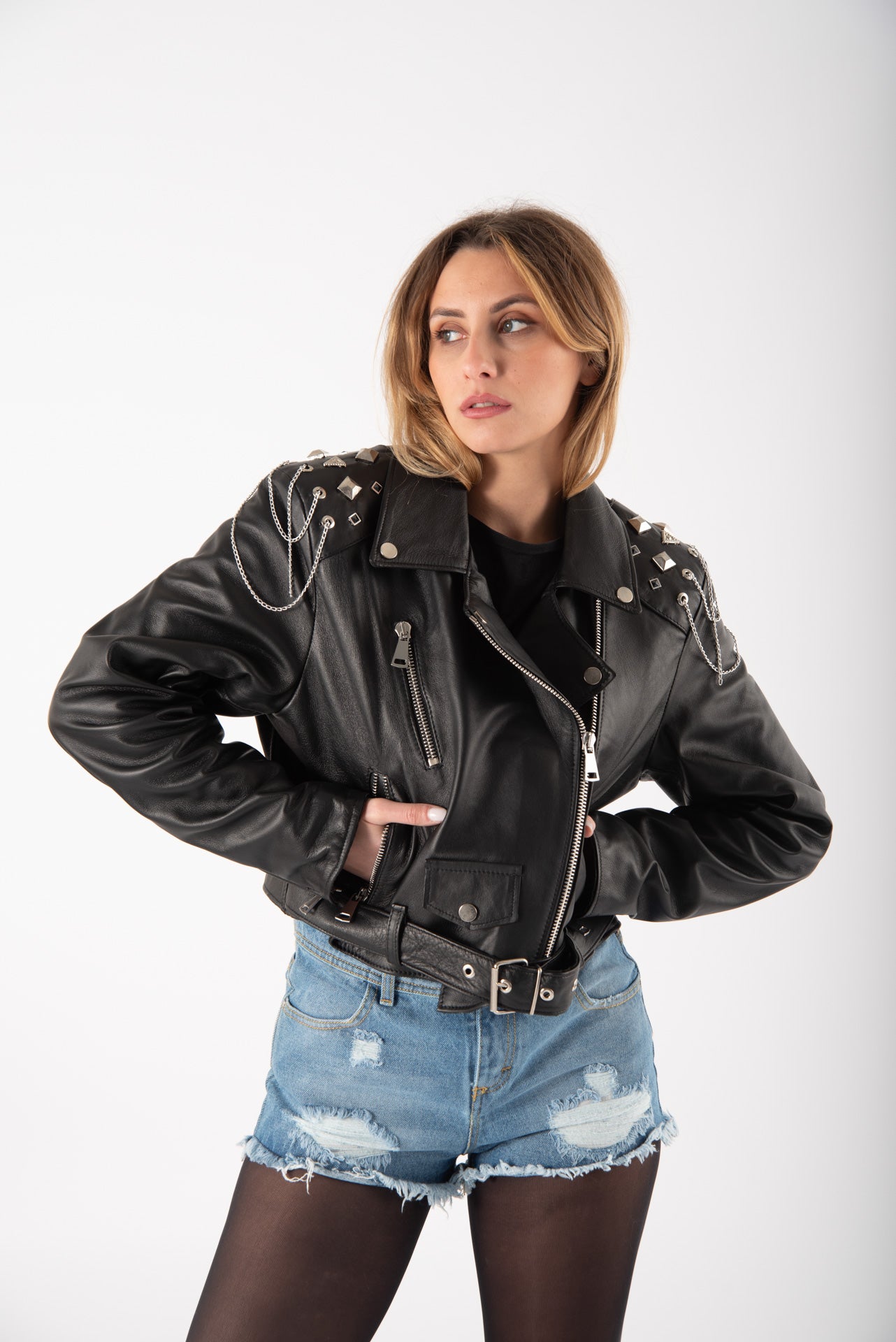 CHIODO IN PELLE CON BORCHIE